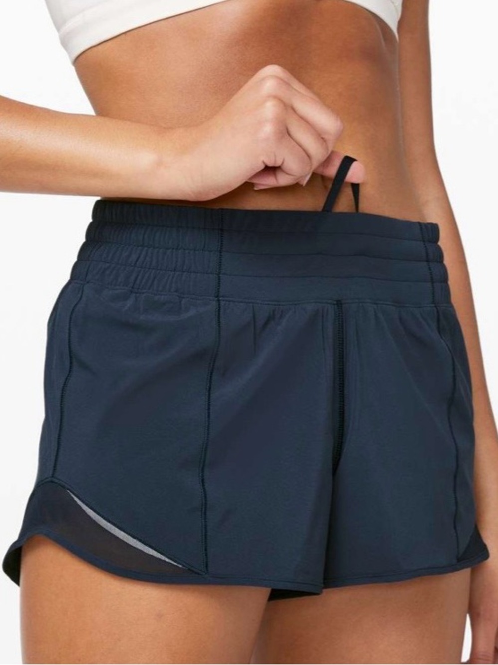 Lululemon Hotty Hot short ll
2.5 inch. Size 6. Navy